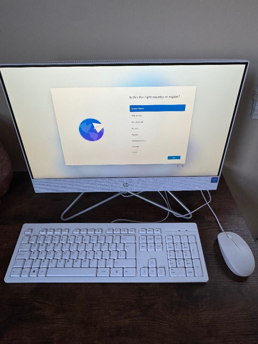 HP 32GB 22 inch All-in-One Desktop PC  w/WOWPC Bundle